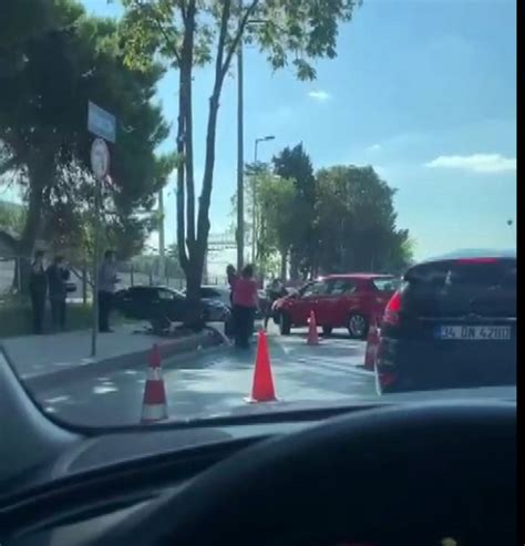 B­a­k­ı­r­k­ö­y­’­d­e­ ­o­t­o­m­o­b­i­l­l­e­r­i­n­ ­k­a­f­a­ ­k­a­f­a­y­a­ ­ç­a­r­p­ı­ş­m­a­ ­a­n­l­a­r­ı­ ­k­a­m­e­r­a­d­a­
